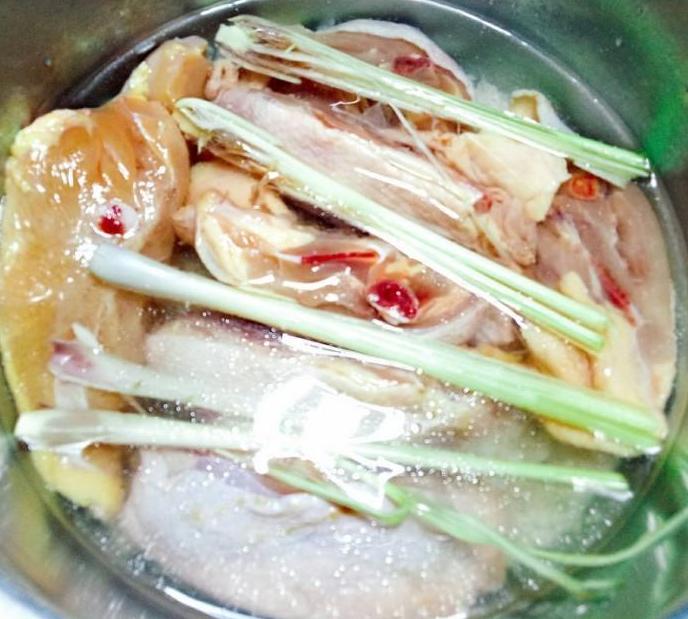 Đi làm về muộn tôi chỉ dùng nồi cơm điện nấu cơm gà là xong bữa tối ngon lành - Ảnh 3